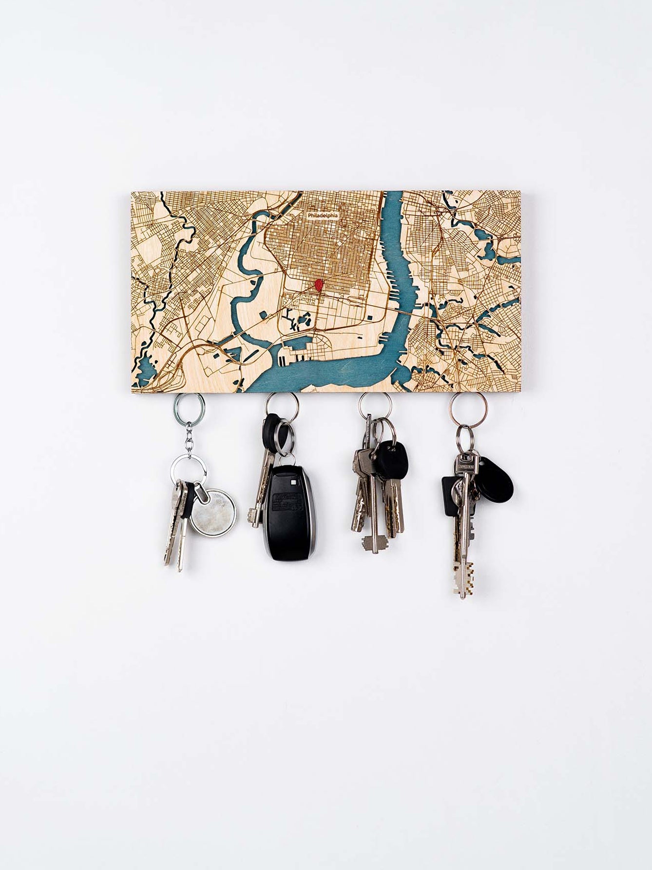 Wooden magnetic keyholder with city map design